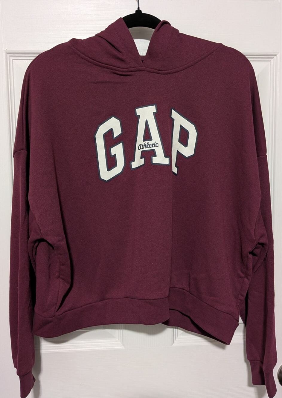 NWOT Gap Athletic Maroon Burgundy Cropped Logo Hoodie Sweatshirt Sz M Boxy Crop